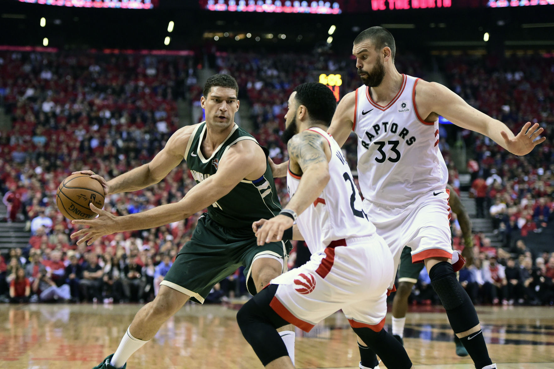 Raptors 120, Bucks 102